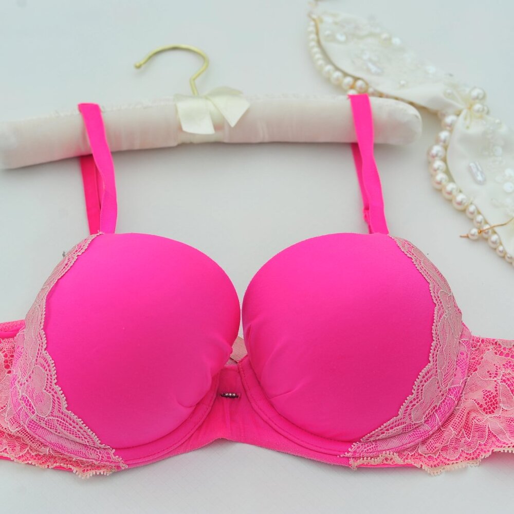 Victoria's Secret Satin Rose Bra 36B 2000s Very Vintage no tear just some snug
